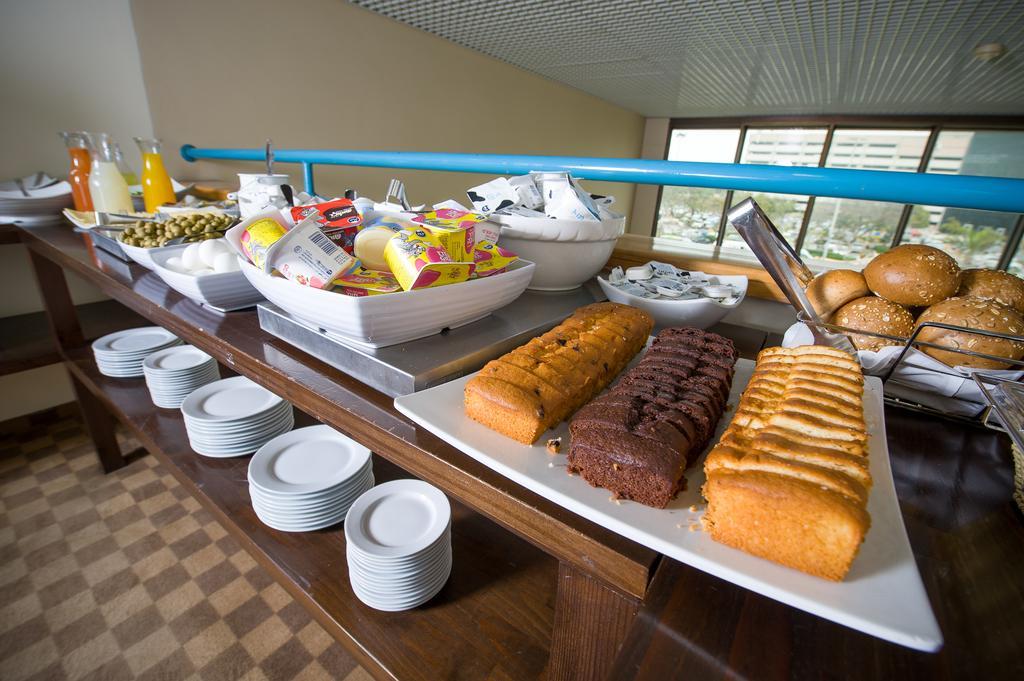 Apropo Hotel Рамат Ган Екстериор снимка