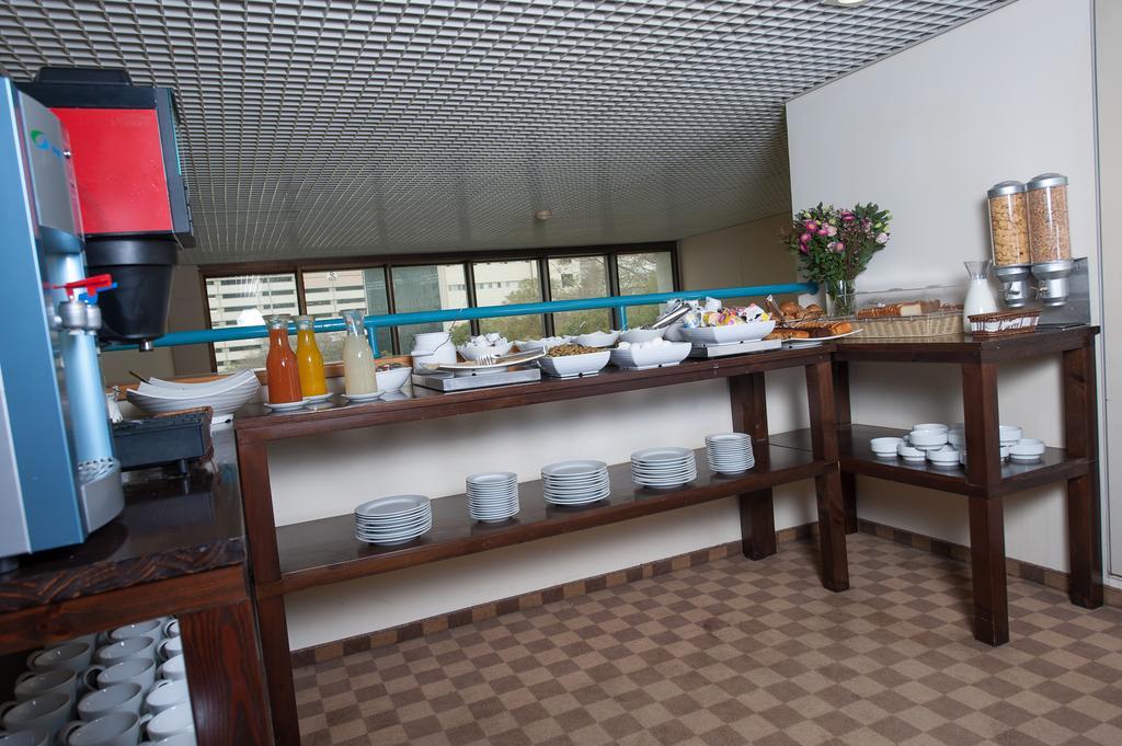 Apropo Hotel Рамат Ган Екстериор снимка