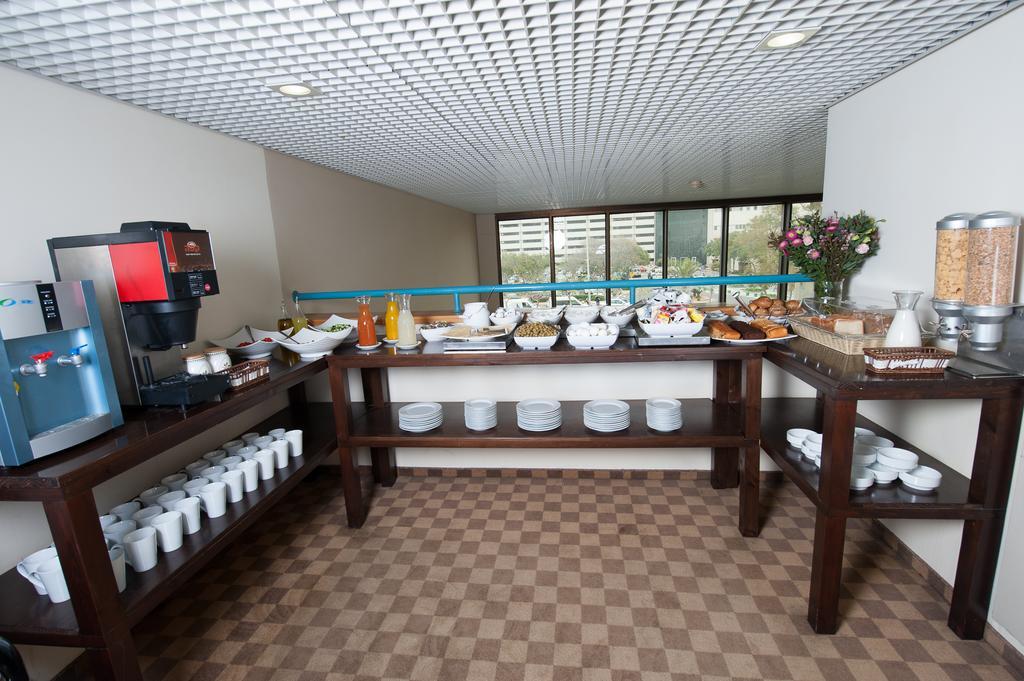Apropo Hotel Рамат Ган Екстериор снимка