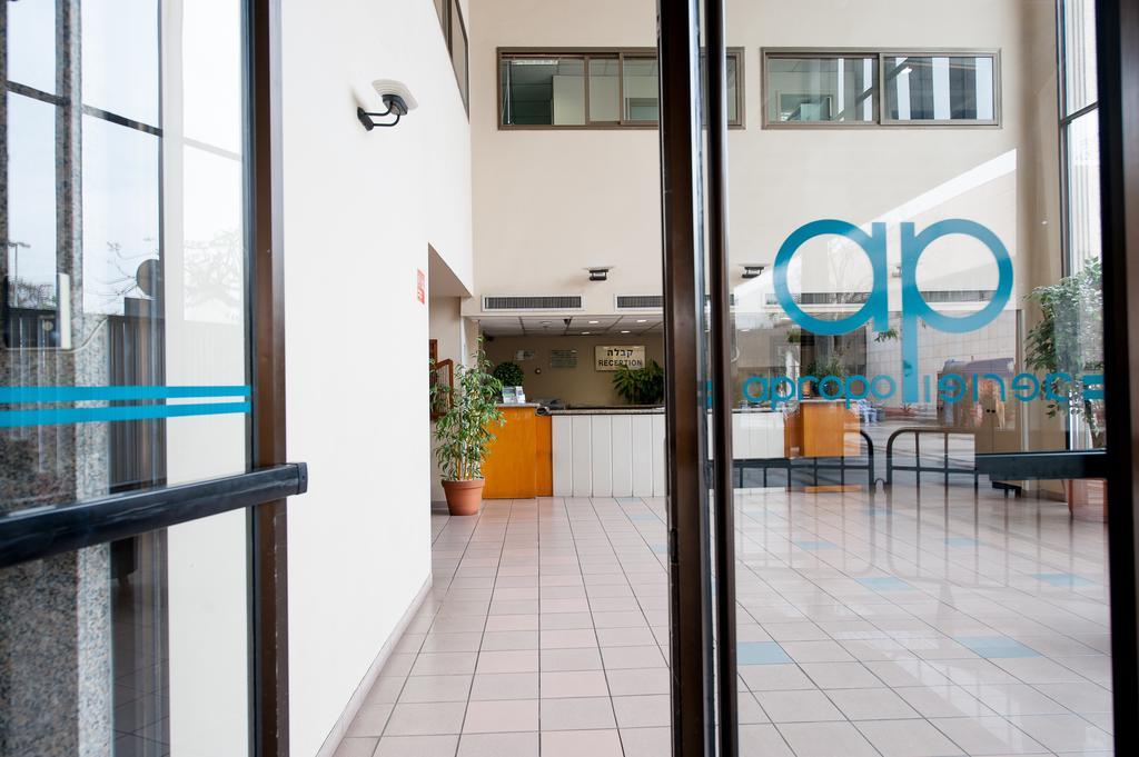 Apropo Hotel Рамат Ган Екстериор снимка